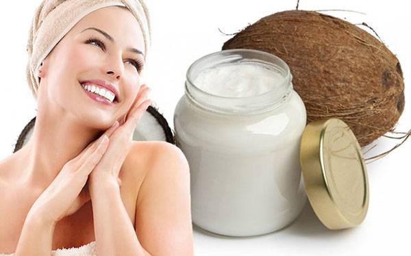 Massage dầu dừa giúp dưỡng ẩm cho da luôn mềm mịn 